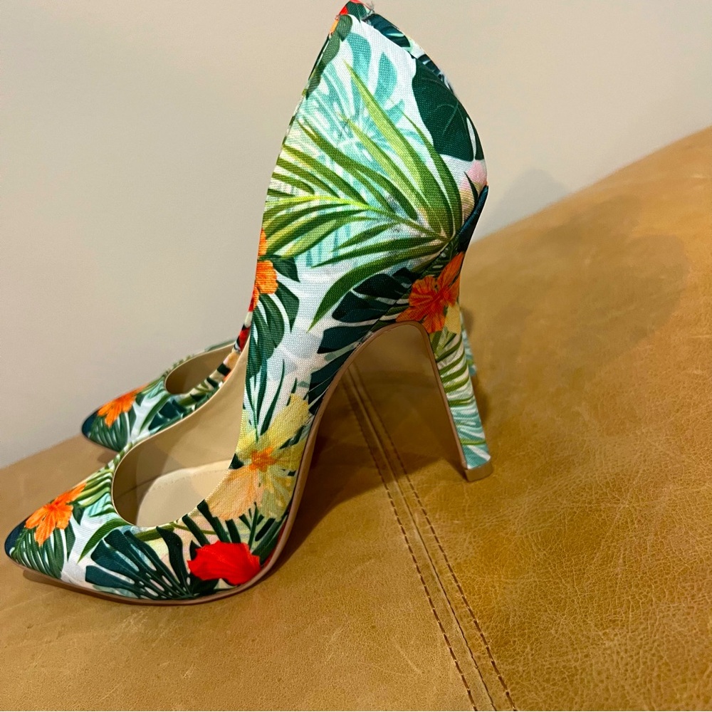 NWOT Charles by Charles David Tropical Hibiscus Print Stiletto Heels Women 9.5